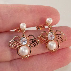 18K Yellow Gold Filled Bee Craved Diamond Zircon Pearl Stud Earrings .46ctw ea